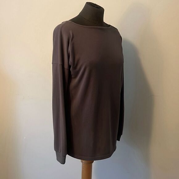 Tobi Women's Gray Drop Shoulder Long Sleeve Open Back Top - Picture 4 of 5